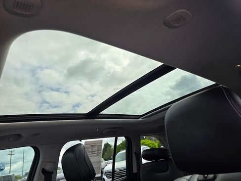 Used 2023 Jeep Grand Cherokee Limited w/ Luxury Tech Group II AWD/4WD image 22