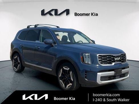 Certified 2025 Kia Telluride S image 3