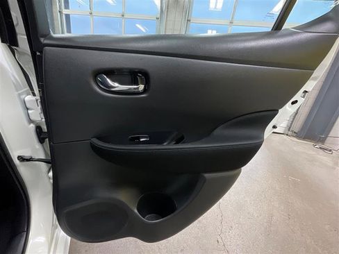 Used 2020 Nissan Leaf SV w/ SV Technology Package image 22