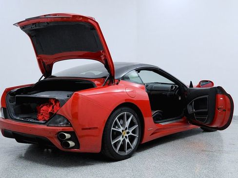 Used 2014 Ferrari California image 11