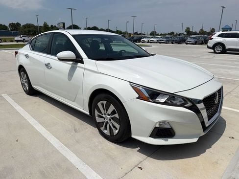 Used 2020 Nissan Altima 2.5 S FWD image 3