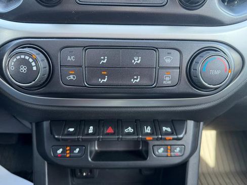 Used 2021 Chevrolet Colorado LT w/ Safety Package image 21