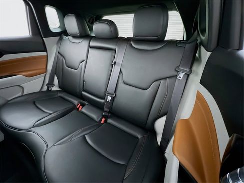 Used 2024 Jeep Compass Limited image 19