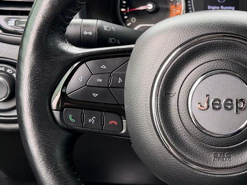 Used 2018 Jeep Renegade Altitude AWD/4WD image 38