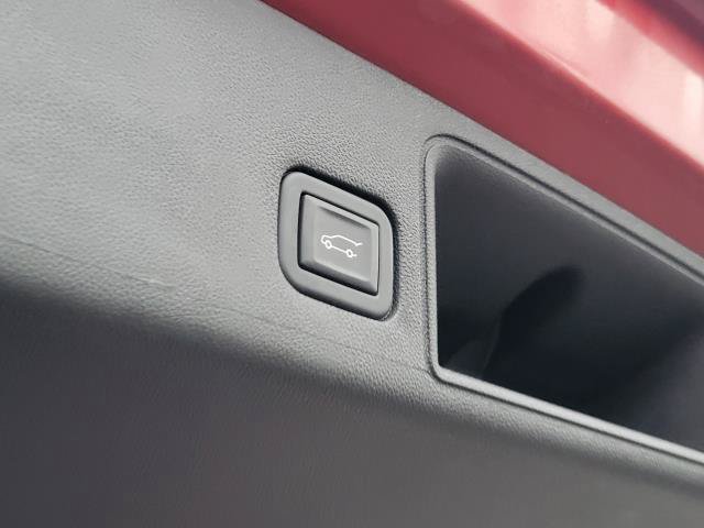 Used 2023 GMC Terrain SLT w/ Infotainment Package II AWD/4WD image 32