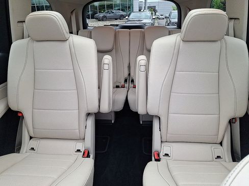Used 2025 Mercedes-Benz GLS 450 4MATIC image 13