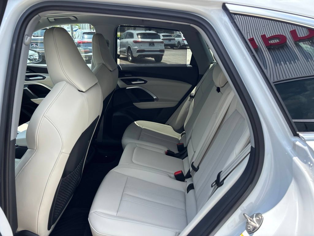 Used 2025 Audi Q5 Premium Plus w/ Premium Plus AWD/4WD image 9