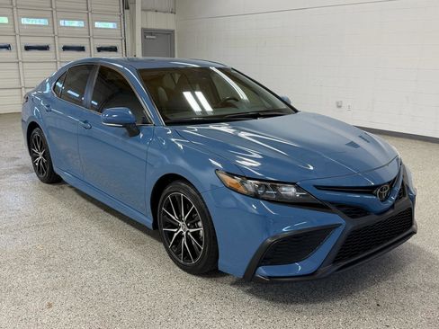 Used 2023 Toyota Camry SE image 6