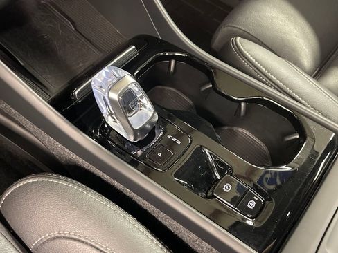 Used 2025 Volvo XC40 B5 Plus w/ Protection Package Premier AWD/4WD image 24