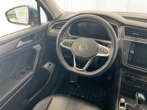 Used 2024 Volkswagen Tiguan SE image 26