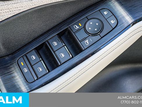 Used 2023 Nissan Rogue SV image 40