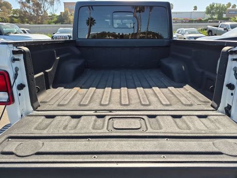 Used 2022 Jeep Gladiator Rubicon AWD/4WD image 18