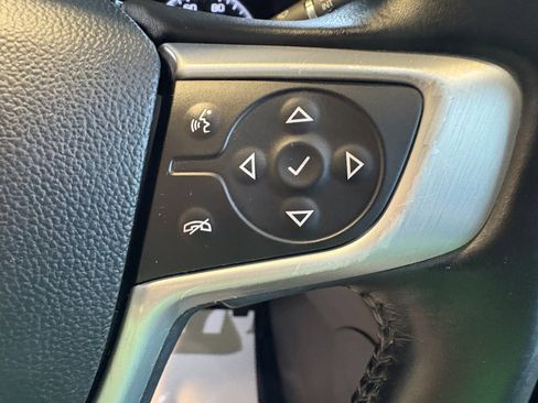 Used 2018 GMC Acadia SLE image 12