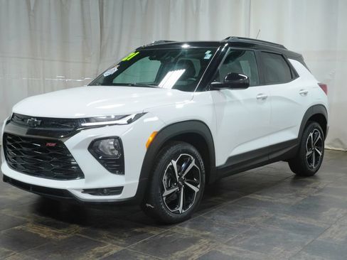 Used 2021 Chevrolet TrailBlazer RS w/ Convenience Package FWD image 2