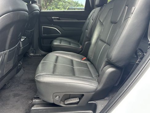 Certified 2024 Kia Telluride EX w/ EX Captain's Chair Package FWD image 25