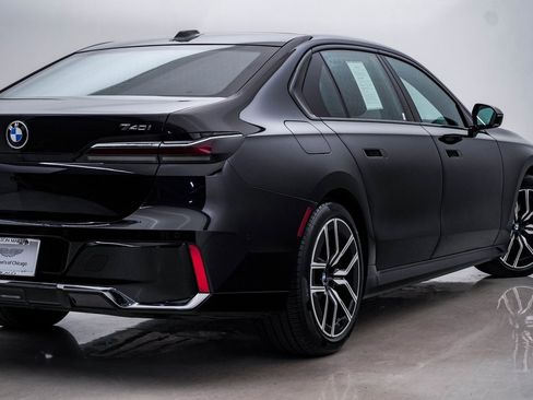 Used 2025 BMW 740i xDrive image 10