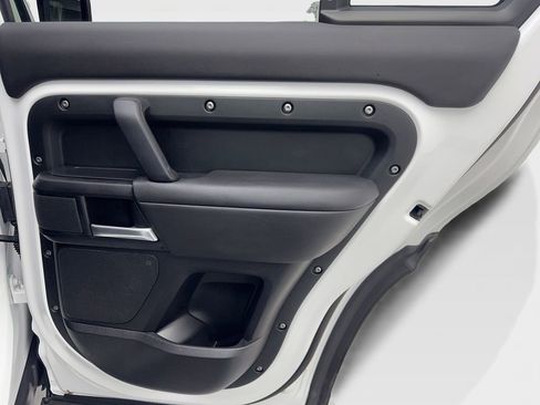 Used 2025 Land Rover Defender 110 S image 40