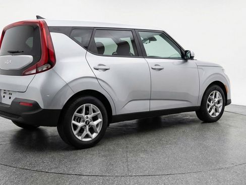 Used 2025 Kia Soul LX w/ LX Technology Package FWD image 9