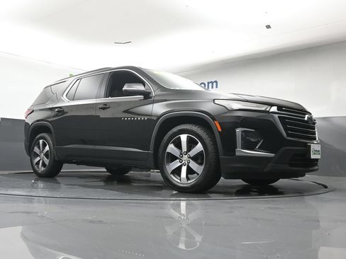 Used 2023 Chevrolet Traverse LT w/ LT Premium Package AWD/4WD image 27