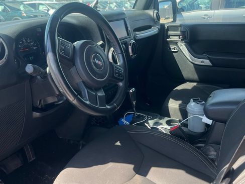 Used 2017 Jeep Wrangler Unlimited Sahara AWD/4WD image 5