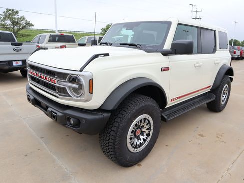 New 2026 Ford Bronco Outer Banks AWD/4WD image 11