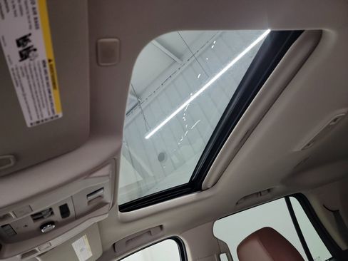 Used 2019 Cadillac Escalade Luxury w/ LPO, Radiant Package image 24