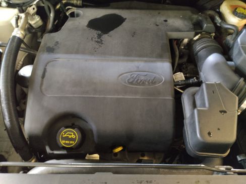 Used 2017 Ford Explorer XLT w/ Equipment Group 202A FWD image 30