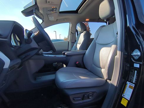 Used 2024 Toyota Sienna XLE image 27