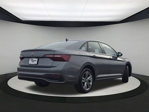 Used 2024 Volkswagen Jetta SE image 7