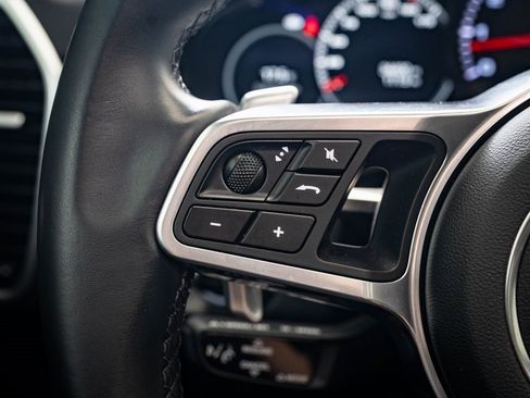 Used 2023 Porsche Cayenne Platinum Edition image 23