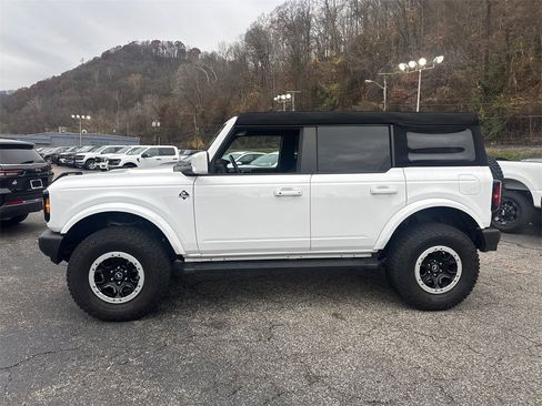 Used 2023 Ford Bronco Outer Banks image 8