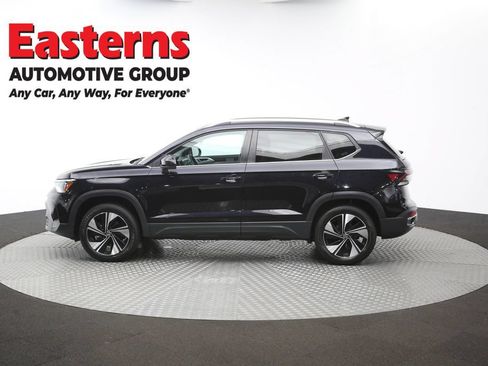 Used 2025 Volkswagen Taos SE AWD/4WD image 60