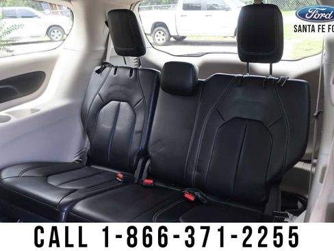 Used 2023 Chrysler Pacifica Touring-L FWD image 21