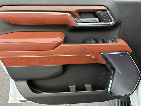 Used 2024 GMC Sierra 3500 Denali Ultimate image 17