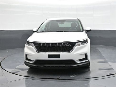 Used 2024 Kia Carnival LX image 30