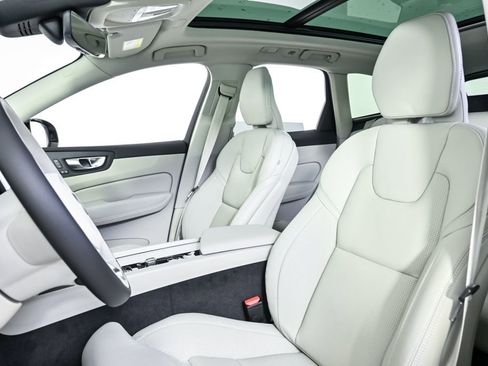 New 2026 Volvo XC60 B5 Ultra w/ Climate Package image 5