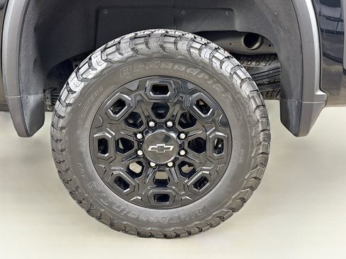 Used 2024 Chevrolet Silverado 2500 High Country w/ Midnight Edition AWD/4WD image 32