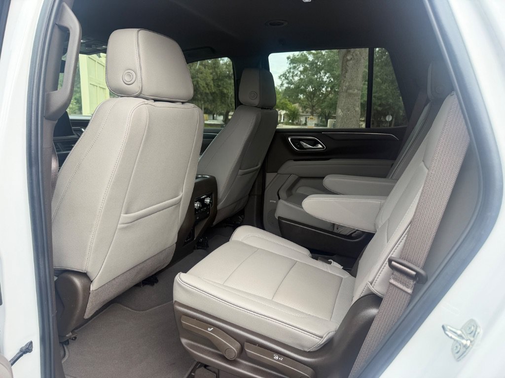 Used 2024 GMC Yukon SLT w/ SLT Luxury Package AWD/4WD image 18