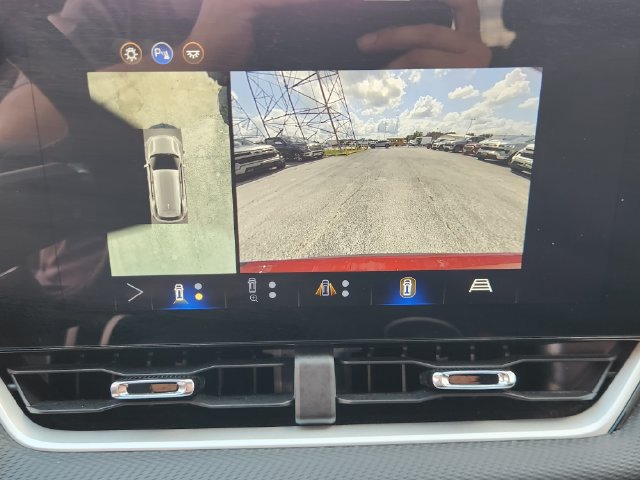 Used 2026 Chevrolet Equinox LT w/ Safety and Technology Package FWD image 17