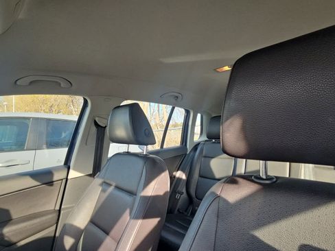 Used 2016 Volkswagen Tiguan S image 6