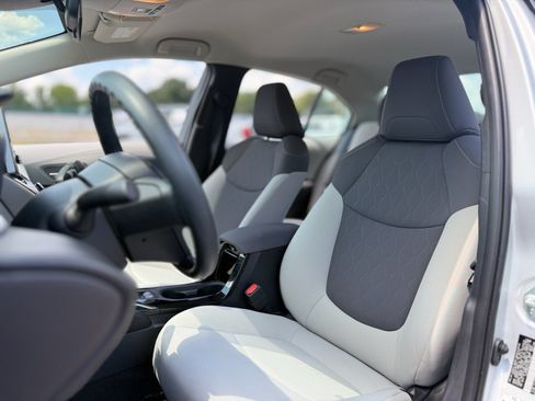 Used 2020 Toyota Corolla LE FWD image 24