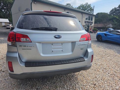 Used 2014 Subaru Outback 2.5i Premium AWD/4WD image 5