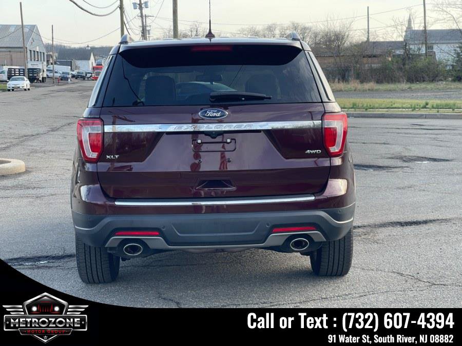 Used 2018 Ford Explorer XLT w/ Equipment Group 202A AWD/4WD image 4