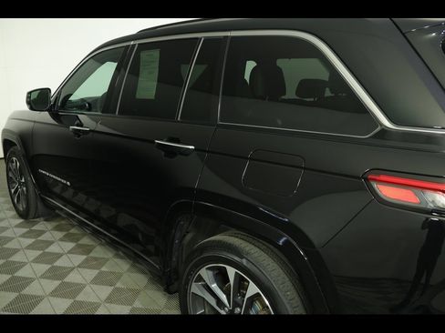 Used 2022 Jeep Grand Cherokee Overland w/ Luxury Tech Group IV image 18