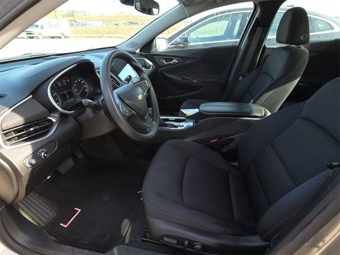 Used 2025 Chevrolet Malibu LT image 8