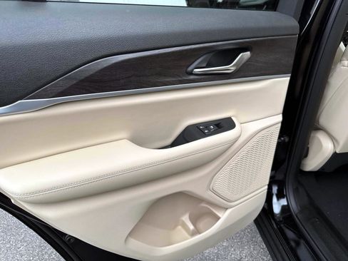 New 2025 Jeep Grand Cherokee Limited image 8