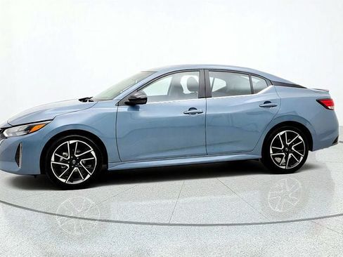 Used 2025 Nissan Sentra SR w/ SR Premium Package FWD image 8