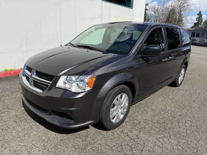 Used 2019 Dodge Grand Caravan SE w/ UConnect Hands-Free Group