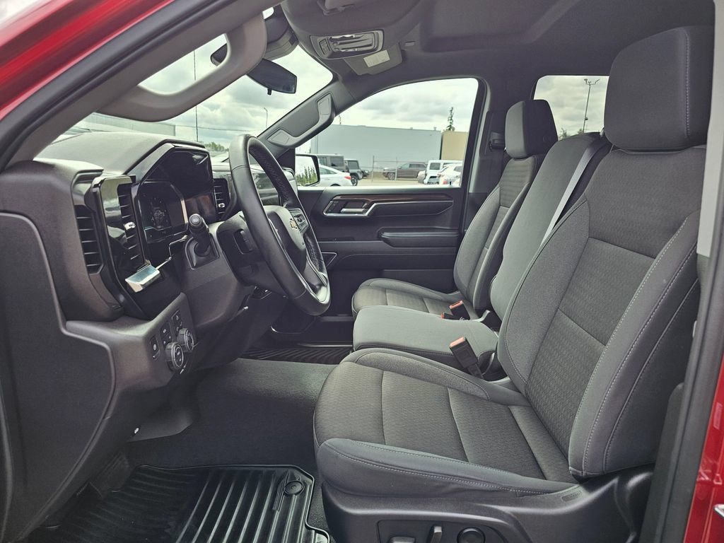Used 2024 Chevrolet Silverado 1500 LT AWD/4WD image 18