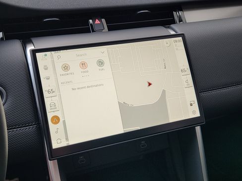 New 2025 Land Rover Discovery Sport Dynamic SE image 17